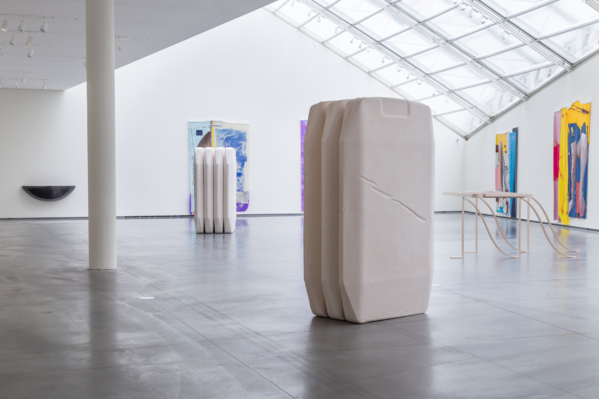 Beholder #2 / Container #2. Acrylic One and fiberglass, 240 x 90 x 148 cm. Installation view from the exhibition Sol og Vår i Januar at the Astrup Fearnley Museum in 2018.