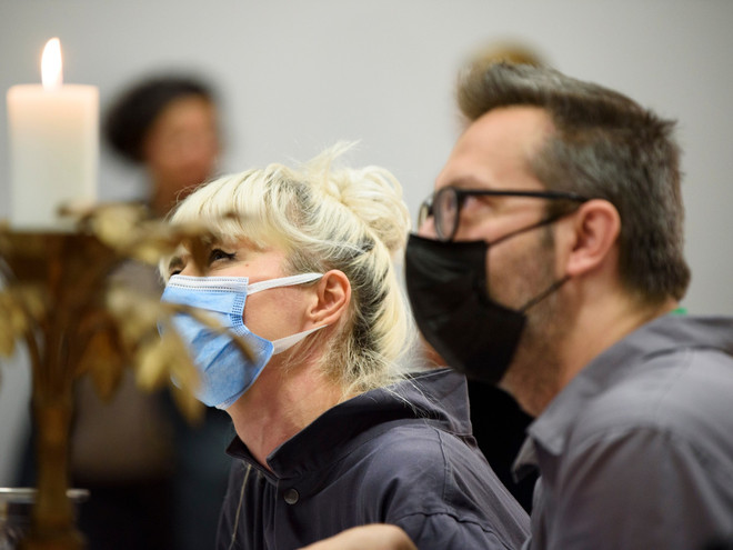 “Magpies to the echoes exchange” takes shape of a dinner ~ conversation piece ~ non linear effort of being together. Performance by Apparatus 22. Photo: Daniel Vincent Hansen.