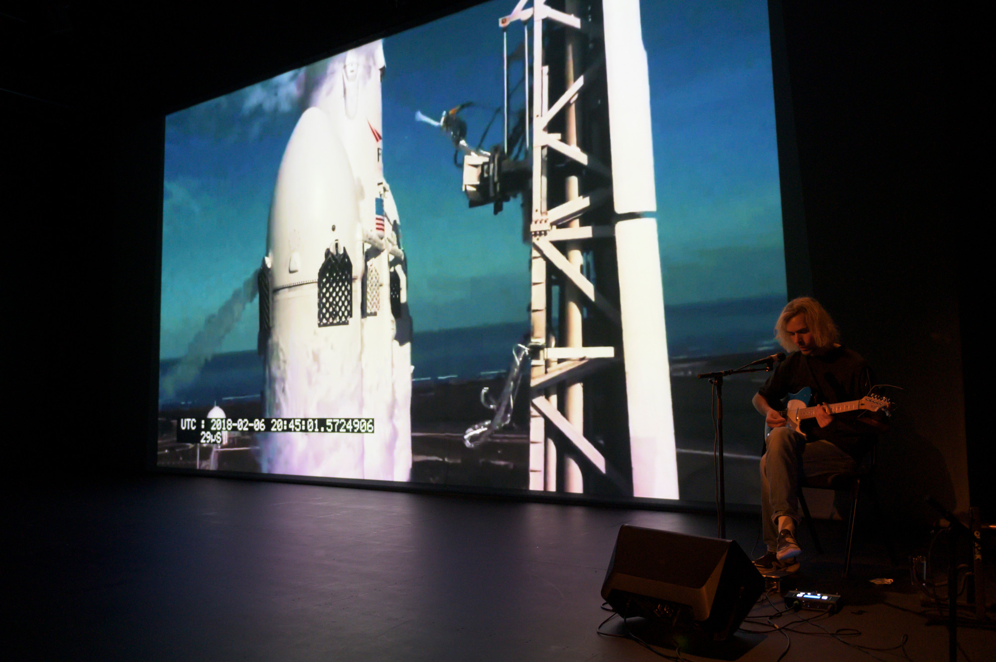 Ørjan Amundsen performing the soundtrack for his film; Cactus Land Remade – A Martian Gothic, at Rosendal Theatre. Photo: Daniel V. Hansen.