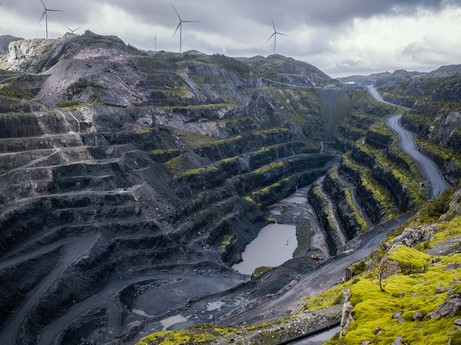 Visit to the Titania open source mine in Jøssingfjord during MUTANT PROSPECTS. Photo Tiny Productions. 