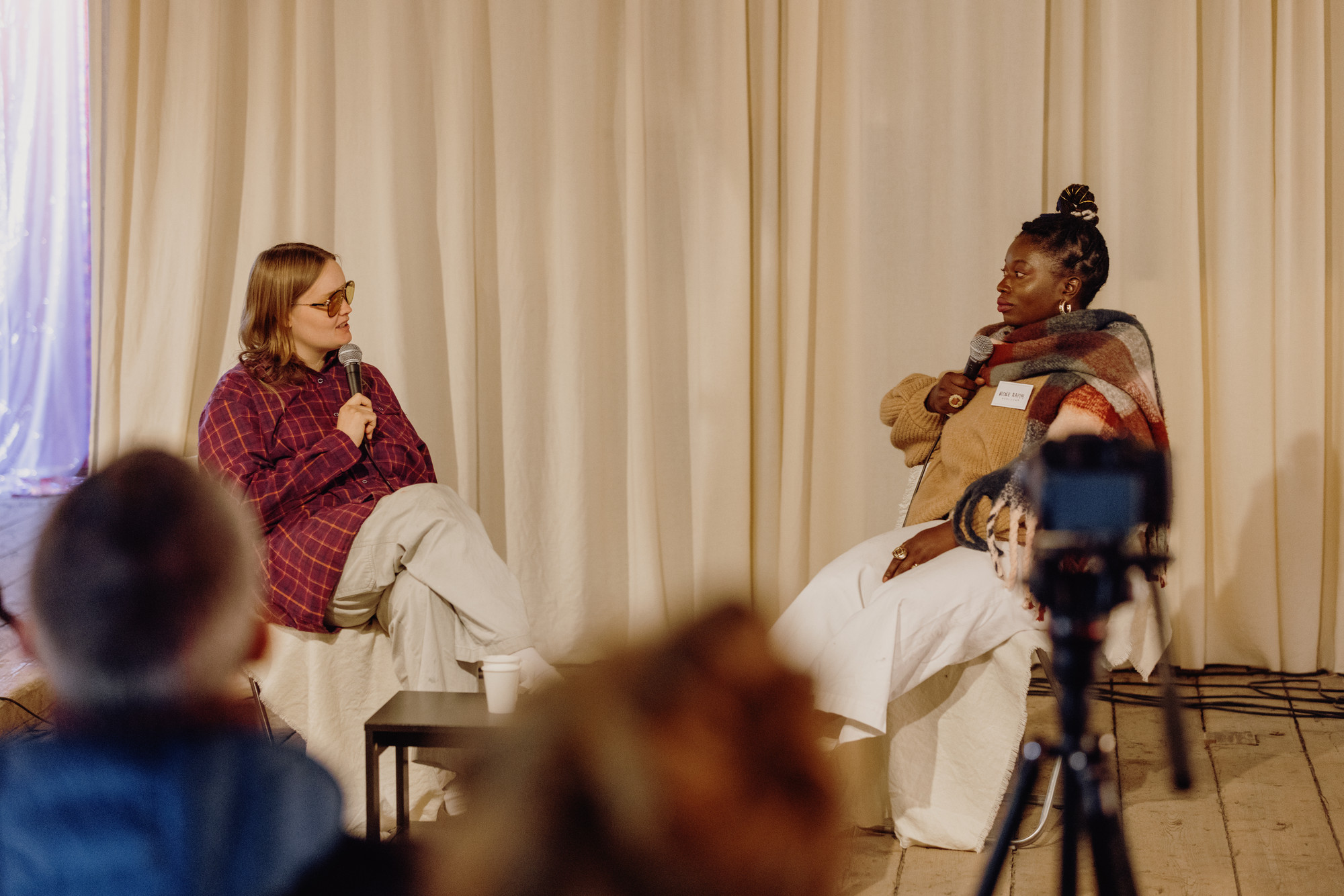 Nicole Rafiki in conversation with Maria Pasenau. Photo: Jan Khür.