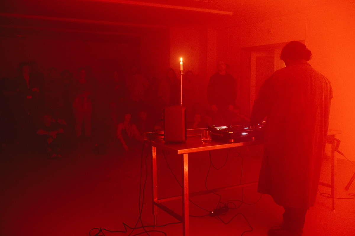 lavenil Vasuky Jayapalan performing இனப ெகாைல ம ம பறப ஒலி நிைன சி ன /  sonic monument of genocide and rebirth, as a part of Mutant Prospects at Velferden. Photo by Tiny productions for Coast Contemporary. 
