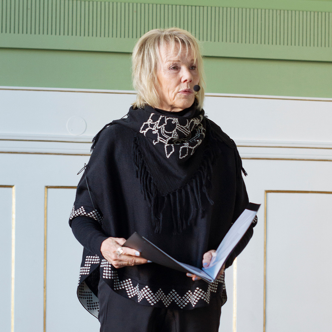 Poetry reading by Synnøve Persen. Photo: Mihaly Stefanovicz