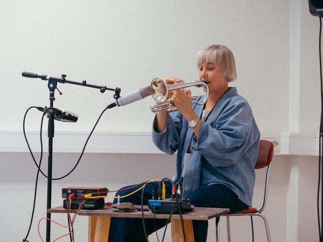 Siri Austen performing at Velferden. Photo by Ljerka Kukurin for Coast Contemporary.