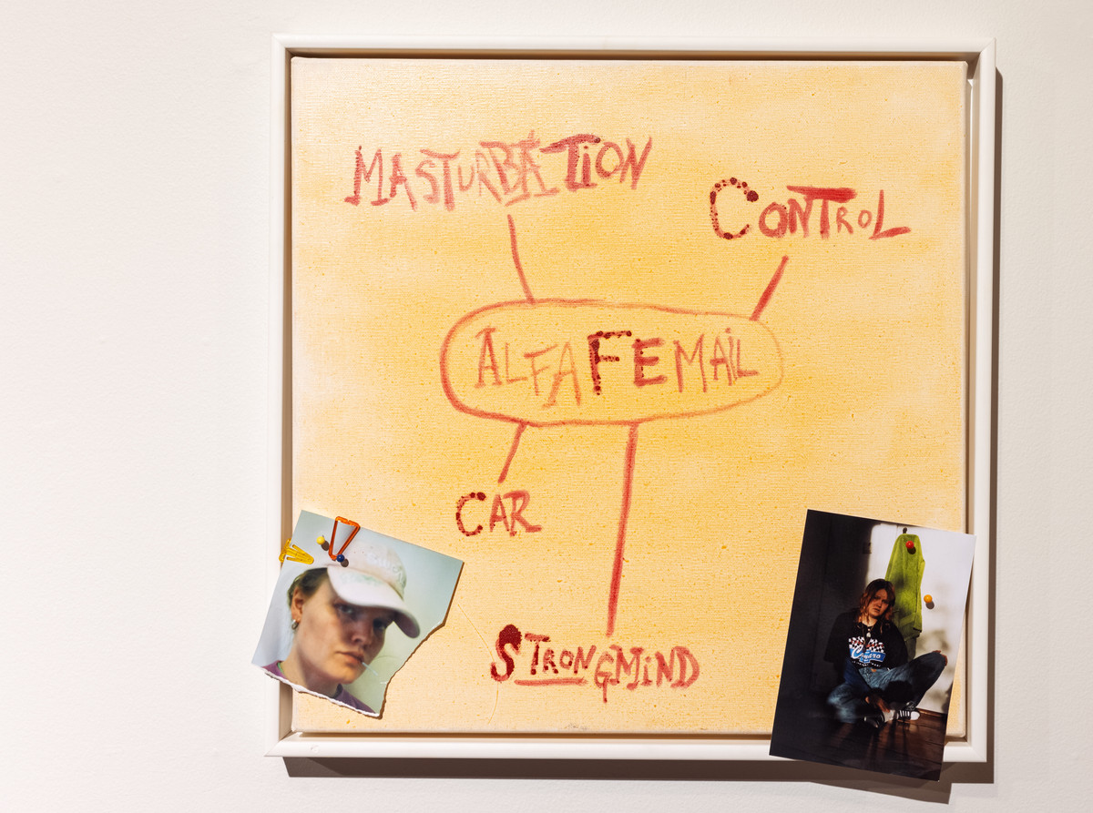 ALFAFEMAIL (2020)
Painting and photo by Maria Pasenau.
Commissioned for the fourth edition in 2020.
Photo: Jan Khür