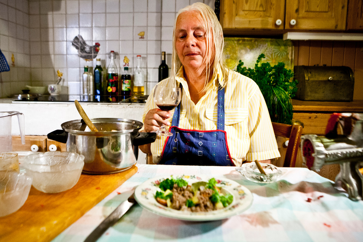 "Hanna Fauske TV", a fictional TV cooking show by Fauske, screened in a cabin at Hurtigruten as a part of her Elik Elk installation. Filmstill by Hanna Fauske.