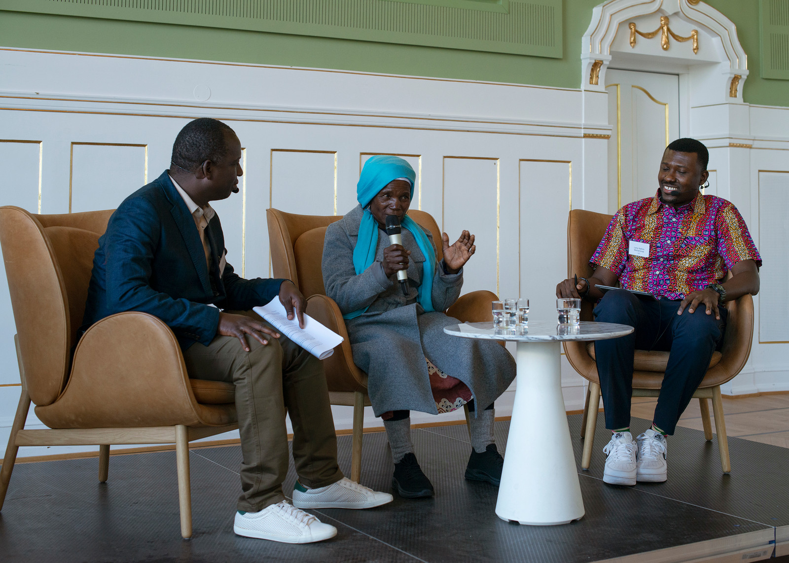 Samson Laar, Suuk laari and Larry Ibrahim Mohammed in conversation on stage at Rødbanken. Coast 2022. Photo: Mihaly Stefanovicz