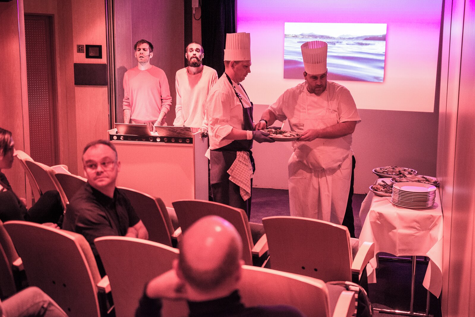 CLIMAVORE: On Tidal Zones. Lecture-performance by Cooking Sections (Daniel Fernández Pascual and Alon Schwabe)