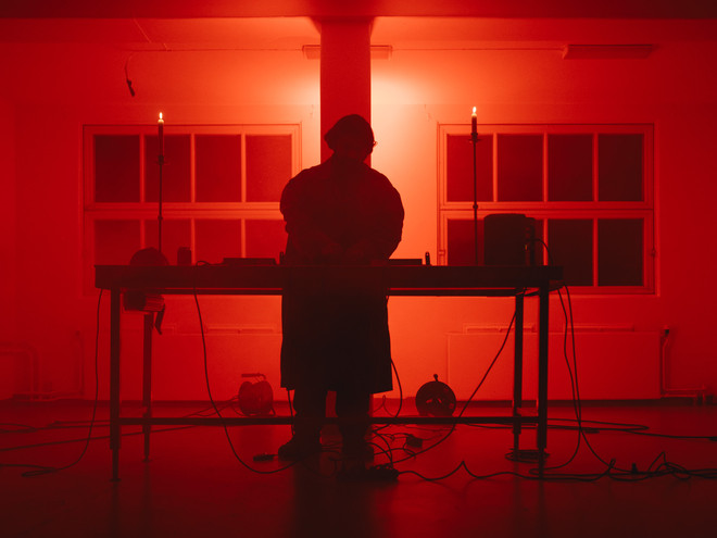 avenil Vasuky Jayapalan performing இனப ெகாைல ம ம பறப ஒலி நிைன சி ன / sonic monument of genocide and rebirth, as a part of Mutant Prospects at Velferden. Photo by Ljerka Kukurin for Coast Contemporary.
