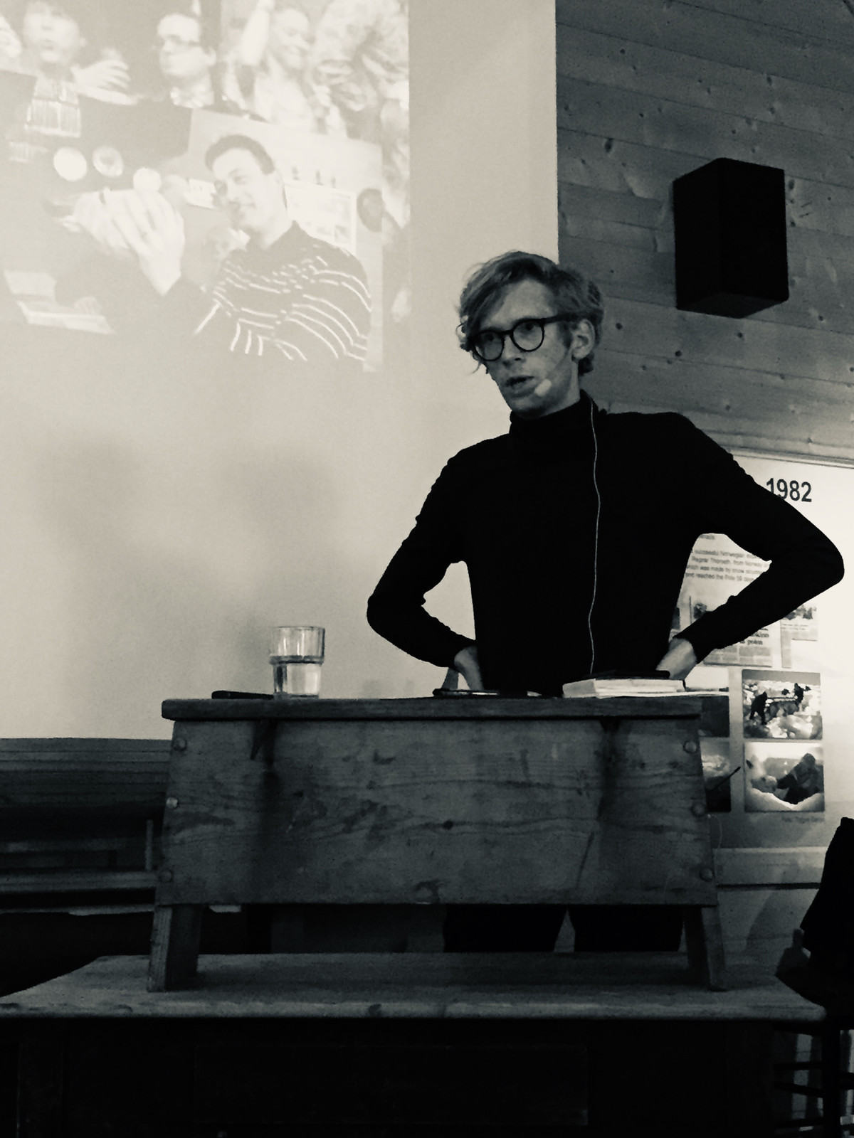 Presenting the talk While My Practice Gently Weeps, on the aftermath of the budget and funding cuts of the 2011 VVD government in the Netherlands.